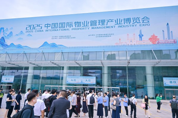 牛客栈 招商积余亮相2025中国物博会，带来37项行业标准