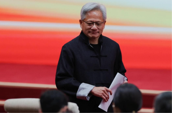 方舟配资 脱掉皮衣，穿上唐装，中文开场！黄仁勋链博会演讲实录全文